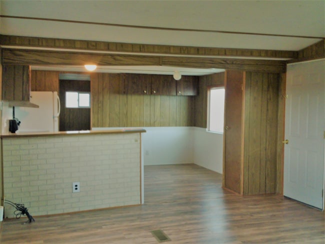 22445 Frontage Rd in Belgrade, MT - Foto de edificio - Building Photo