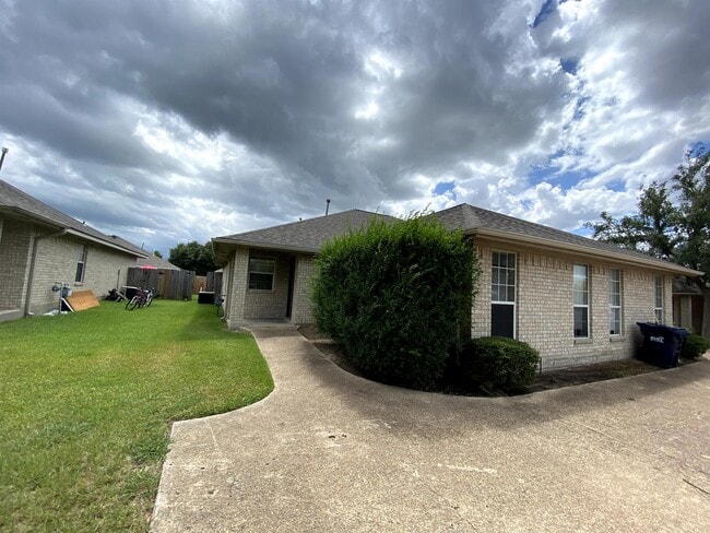 2310 Antelope Ln in College Station, TX - Building Photo - Building Photo