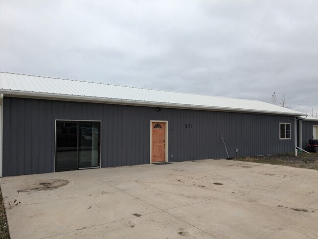 property at 1121 Roth Ln