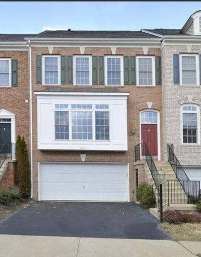 property at 43660 Lees Mill Square