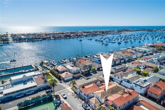 105 Via San Remo in Newport Beach, CA - Foto de edificio - Building Photo