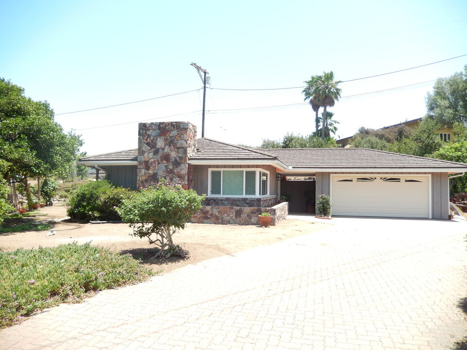 10405 Sierra Vista Ave in La Mesa, CA - Building Photo