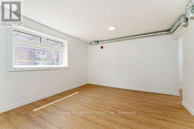 127 Victoria Ave in Hamilton, ON - Building Photo - Building Photo