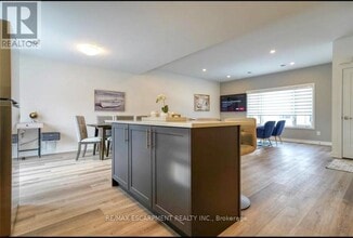 4263 Fourth Ave in Niagara Falls, ON - Building Photo - Building Photo