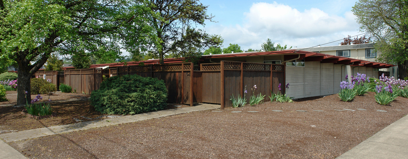 Circle Drive Court in Corvallis, OR - Building Photo