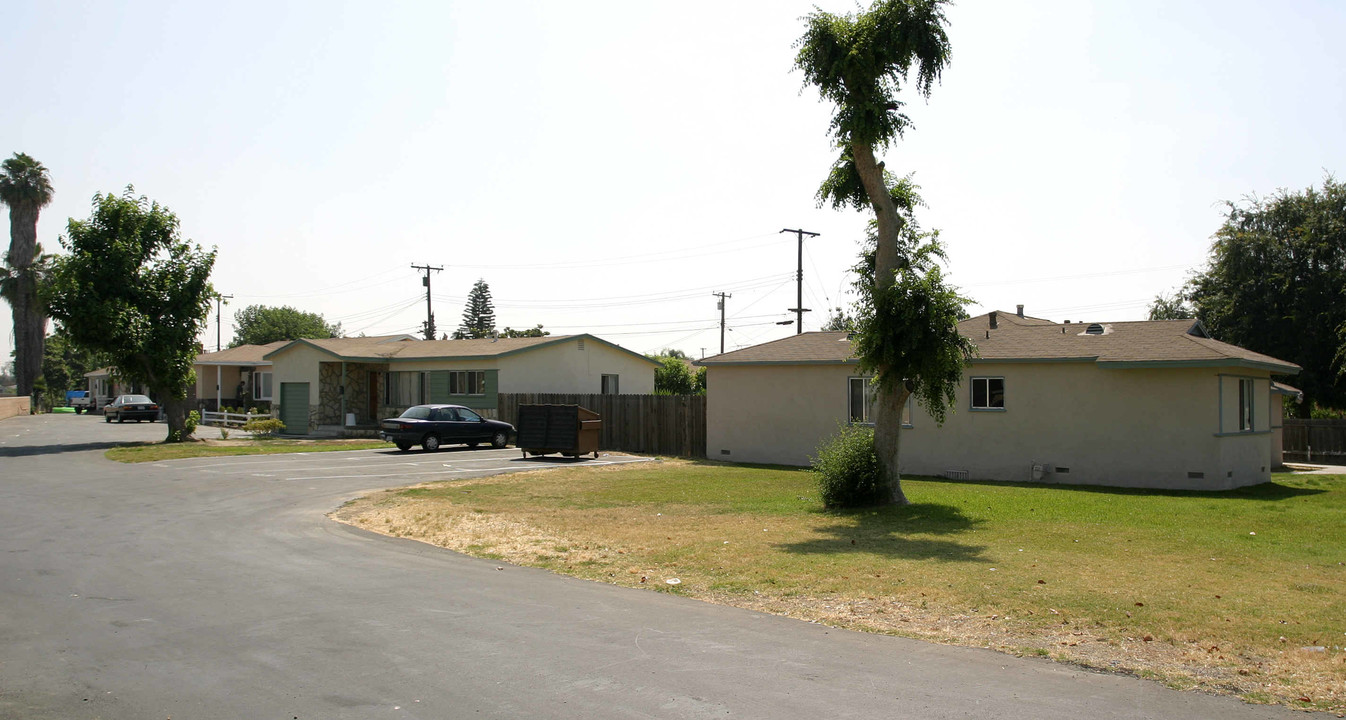 15001-15011 E Nelson Ave in La Puente, CA - Foto de edificio