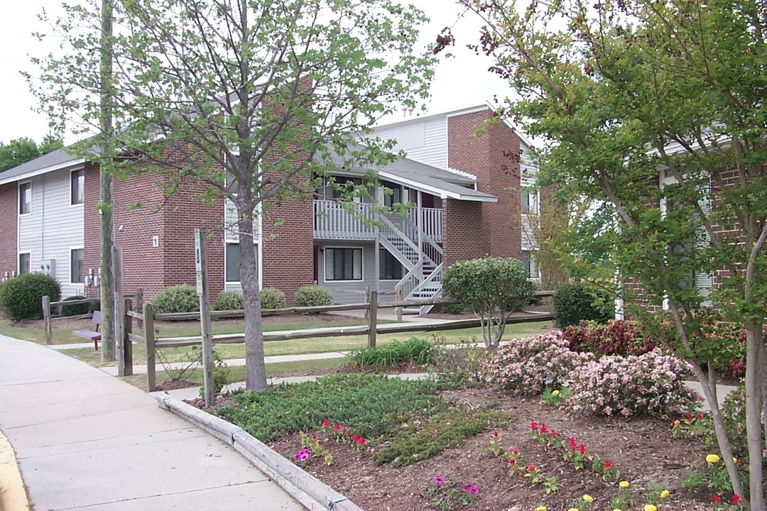 Holly Ridge in Lumberton, NC - Foto de edificio