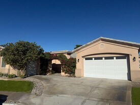 26 Bollinger Rd in Rancho Mirage, CA - Building Photo
