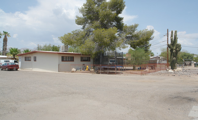 1442 W Kilburn St in Tucson, AZ - Building Photo - Building Photo