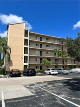 7840 NW 50th St, Unit 102 in Lauderhill, FL - Foto de edificio - Building Photo