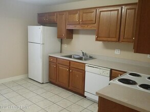 8608 Standing Oak Dr in Louisville, KY - Building Photo - Building Photo