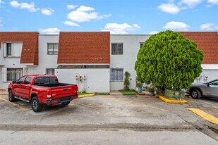 319 NW 109th Ave in Miami, FL - Building Photo