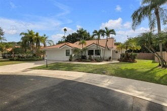 1583 Eastlake Way in Weston, FL - Building Photo - Building Photo