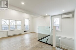 180 Queens Dr in Toronto, ON - Building Photo