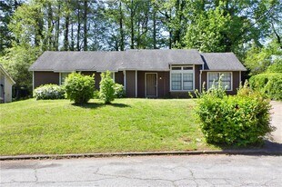 2414 Leslie Brook Dr in Decatur, GA - Building Photo