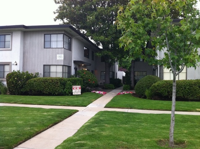 3175 S Barrington Ave, Unit B