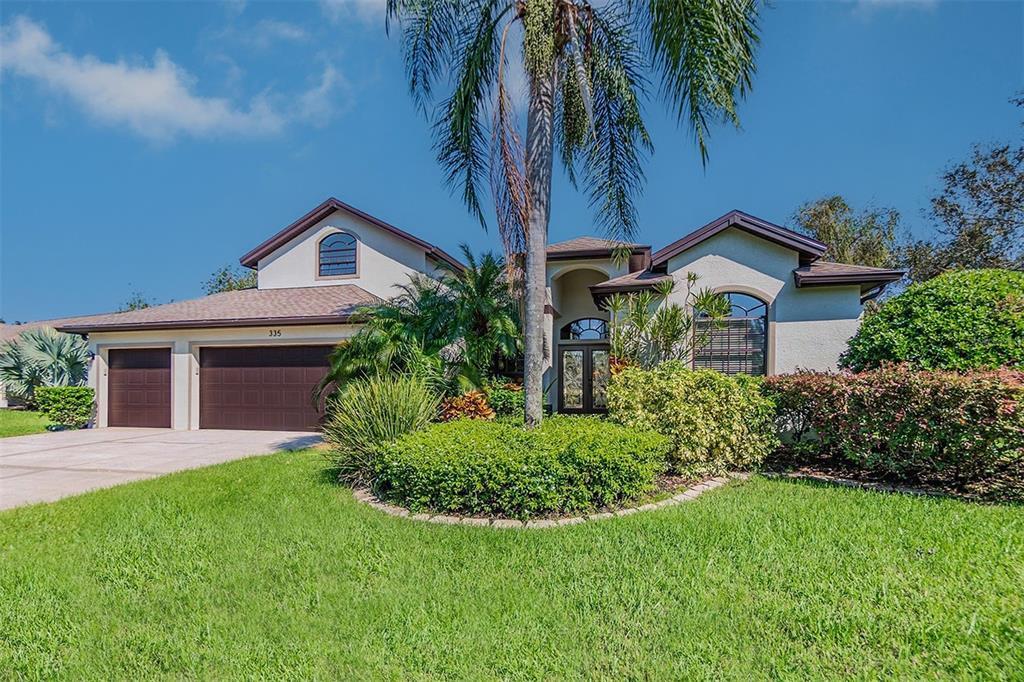 335 Palmdale Dr in Oldsmar, FL - Foto de edificio