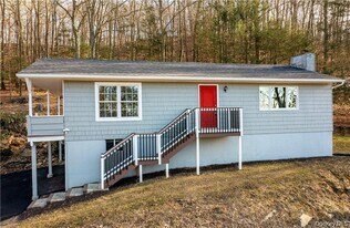 54 Brothers Rd in Poughquag, NY - Building Photo