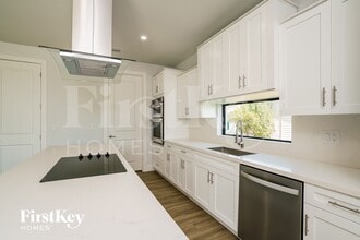 1131 NE 2nd Pl in Cape Coral, FL - Building Photo - Building Photo