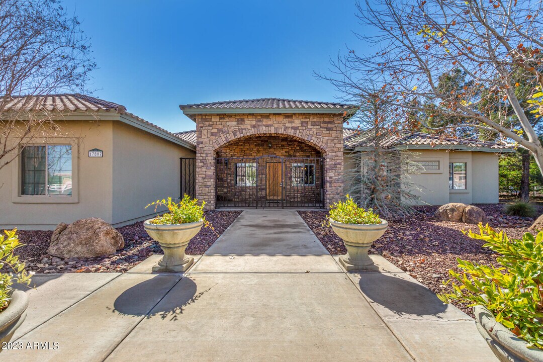 17807 W Stella Ln in Waddell, AZ - Building Photo