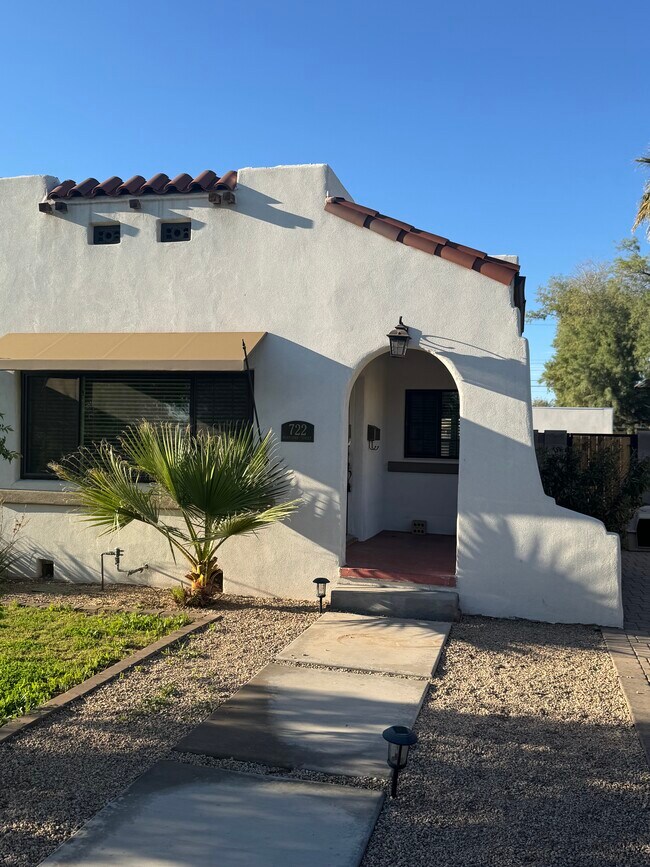 722 W Moreland St, Unit 722 in Phoenix, AZ - Foto de edificio - Building Photo