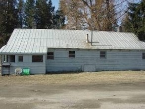 463830 Hwy 95 in Cocolalla, ID - Foto de edificio - Building Photo