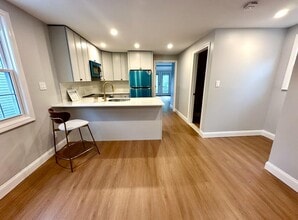 28 St Marks Ave in Rockville Centre, NY - Building Photo - Building Photo