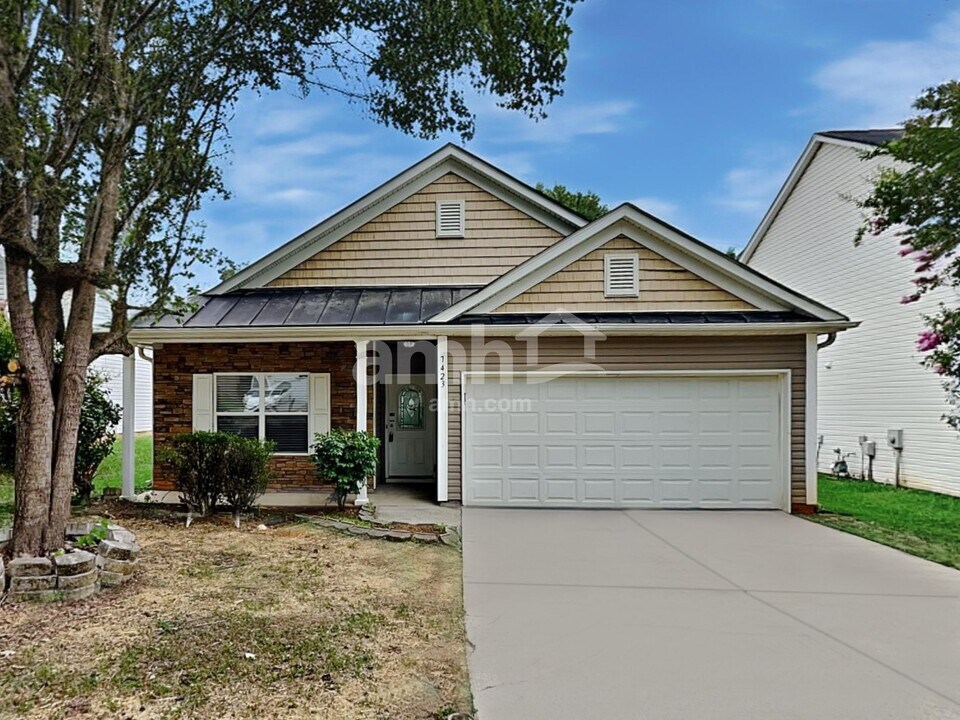 7423 Mary Jo Helms Dr in Charlotte, NC - Building Photo