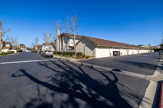 1700 W Cerritos Ave in Anaheim, CA - Building Photo - Building Photo