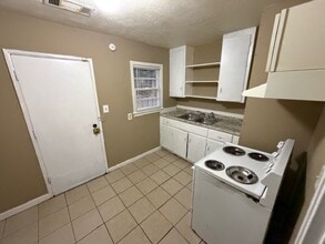 417 Chisholm St in Montgomery, AL - Foto de edificio - Building Photo