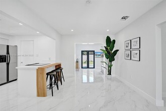 1355 Madison St in Hollywood, FL - Building Photo - Building Photo