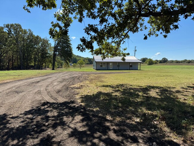 469686 E 790 Rd in Stilwell, OK - Foto de edificio - Building Photo