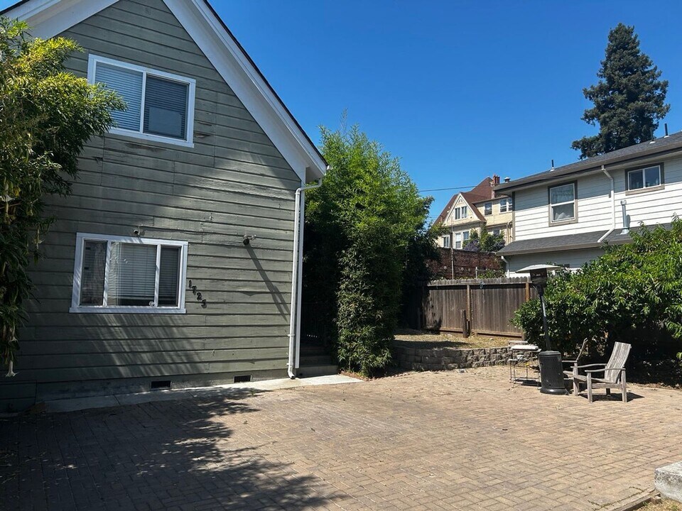 1725 11th Ave in Oakland, CA - Building Photo