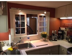 92 Mount Vernon St, Unit 2 in Boston, MA - Foto de edificio - Building Photo