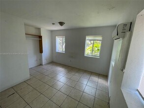1021 NW 3rd St in Miami, FL - Foto de edificio - Building Photo
