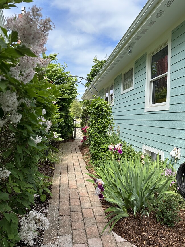 430 N Elmwood Ave in Traverse City, MI - Building Photo - Building Photo