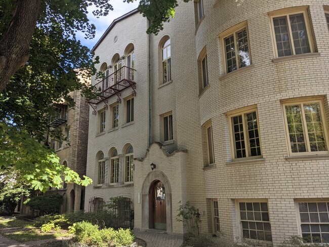 property at 7447 N Hoyne Ave