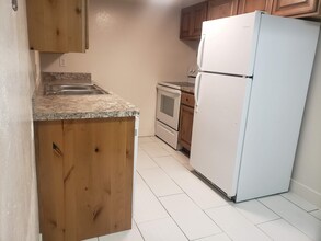 170 W Foxbridge Dr in Midvale, UT - Building Photo - Building Photo