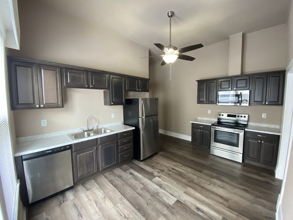 2220 W Broadway St, Unit 2220 in Beaumont, TX - Building Photo