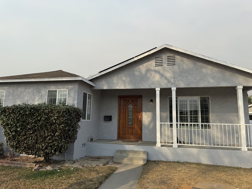 11235 Colyer Ave in Lynwood, CA - Building Photo