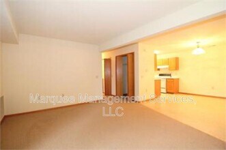 119 W Windsor Ave in Cottage Grove, WI - Building Photo - Building Photo