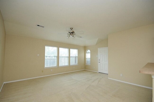 24415 Strong Pine Dr in Huffman, TX - Building Photo - Building Photo