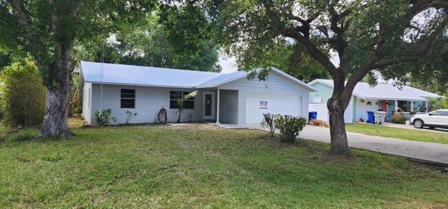 1115 33rd Ave SW in Vero Beach, FL - Building Photo - Building Photo