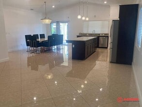 9501 Red Pine Dr in Shafter, CA - Building Photo - Building Photo