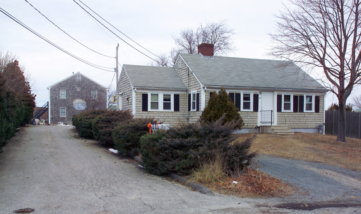 148 Cedar St in Hyannis, MA - Building Photo