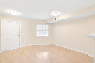 Bowen Flats in Washington, DC - Foto de edificio - Interior Photo