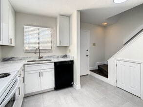 9027 Pebble Creek Dr in Tampa, FL - Building Photo - Building Photo