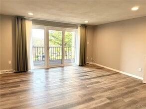 62 Chestnut Rd in New Hartford, NY - Building Photo - Building Photo