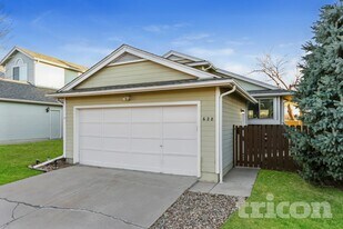 628 Longfellow Ln in Littleton, CO - Building Photo