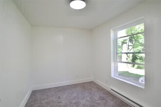 120 Main St in Livingston Manor, NY - Foto de edificio - Building Photo